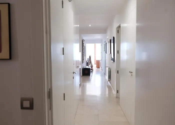 Exclusive Beachfront Haven In Costa Brava Appartement