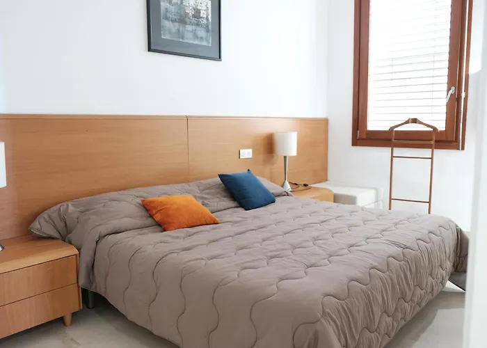 Exclusive Beachfront Haven In Costa Brava Appartement *
