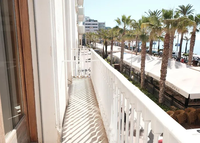 Exclusive Beachfront Haven In Costa Brava Appartement *