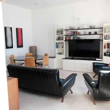 아파트 Exclusive Beachfront Haven In Costa Brava 료렛 드 마르